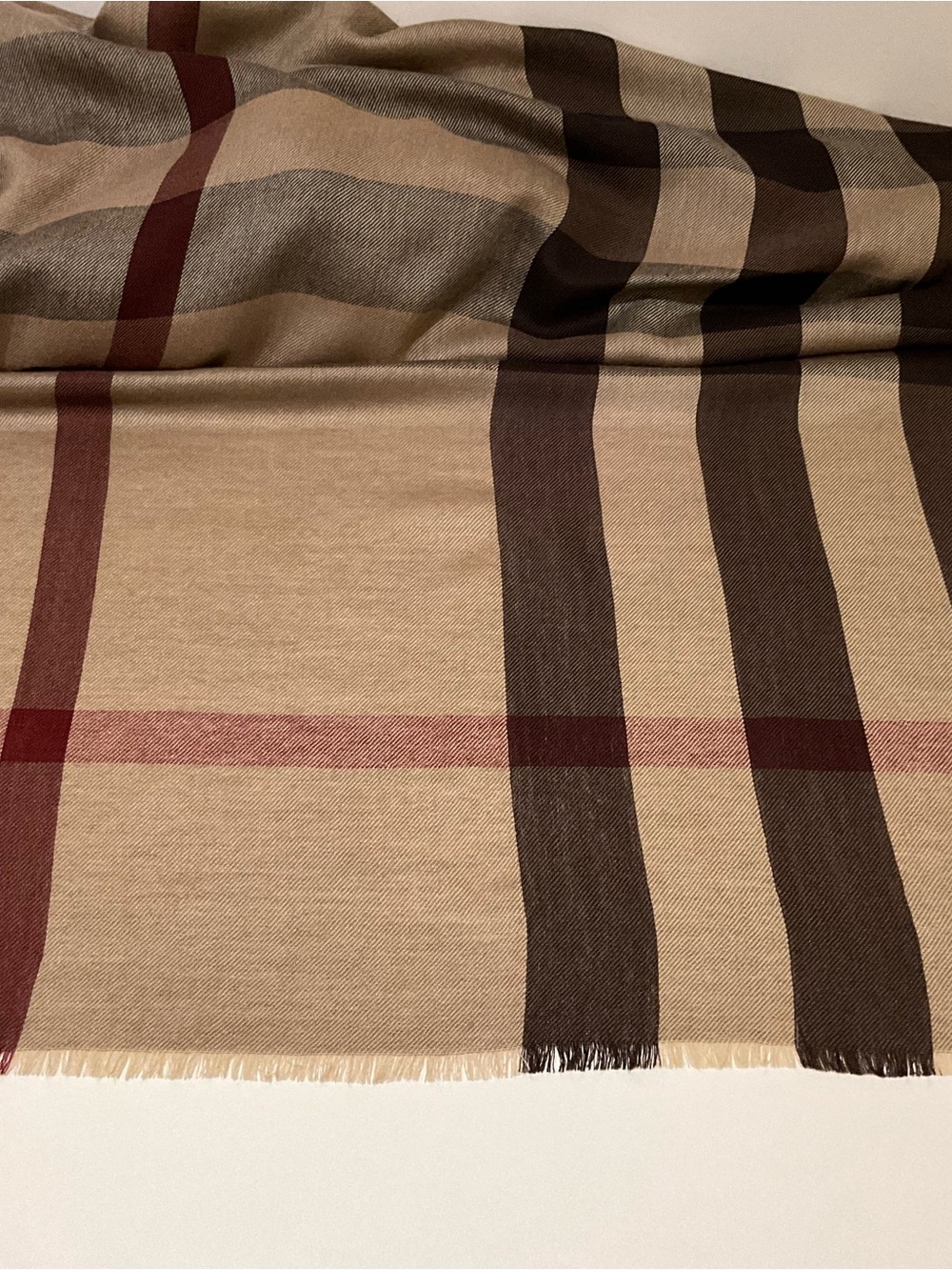 BURBERRY FUR TRIM PLAID WRAP / STOLE. - Picture 9 of 11